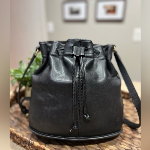 AUTHENTIC Vintage Coach Black Leather Drawstring Shoulder Pouch - 4025 - Picture 2 of 10